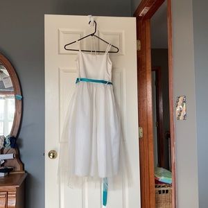 White flower girl dress with small pearl necklace